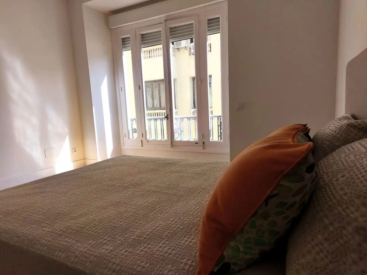 Schlafzimmer von Wohnung zur Miete in Madrid mit Terrasse