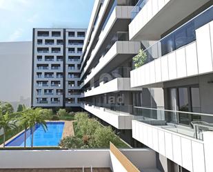 Exterior view of Flat for sale in  Barcelona Capital  with Terrace and Swimming Pool