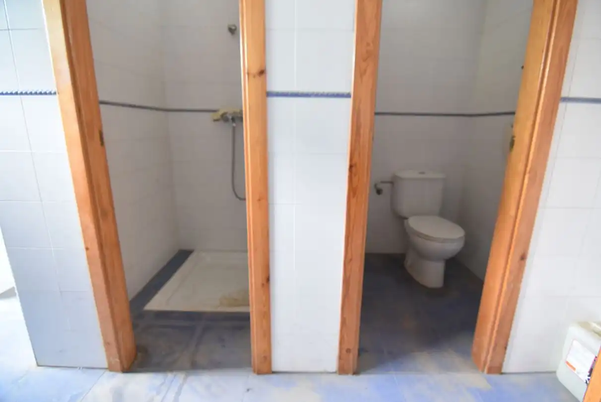 Badezimmer von Fabrikhallen zum Verkauf in Etxebarria 