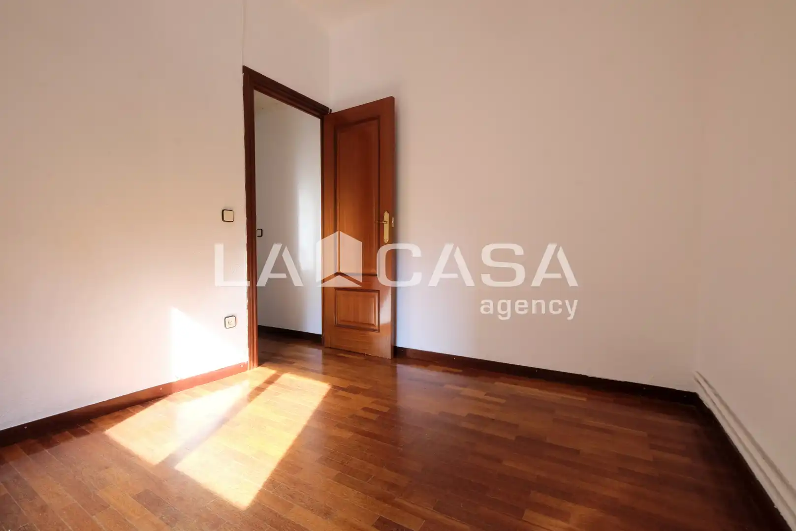 Piso en venta en Barcelona con Calefacción y Balcón