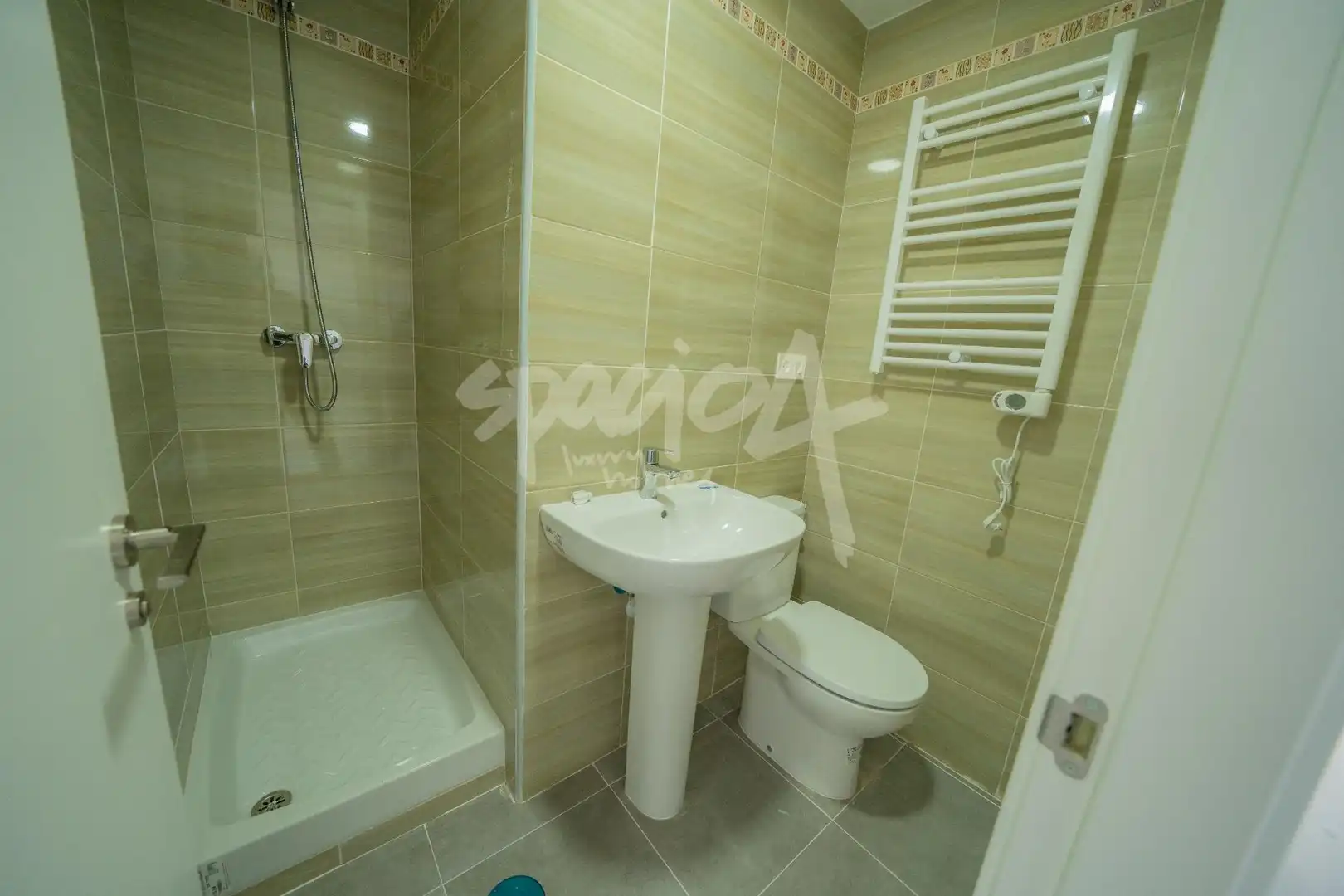 Bathroom of Flat for sale in Méntrida  with Heating, Parquet flooring and Storage room