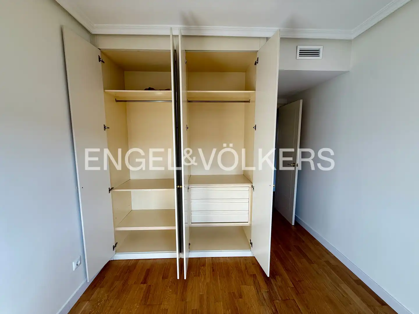 Schlafzimmer von Wohnung zur Miete in Madrid mit Klimaanlage, Heizung und Parkett