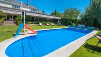 Piscina de Casa o xalet en venda en  Madrid Capital amb Aire condicionat, Calefacció i Jardí privat