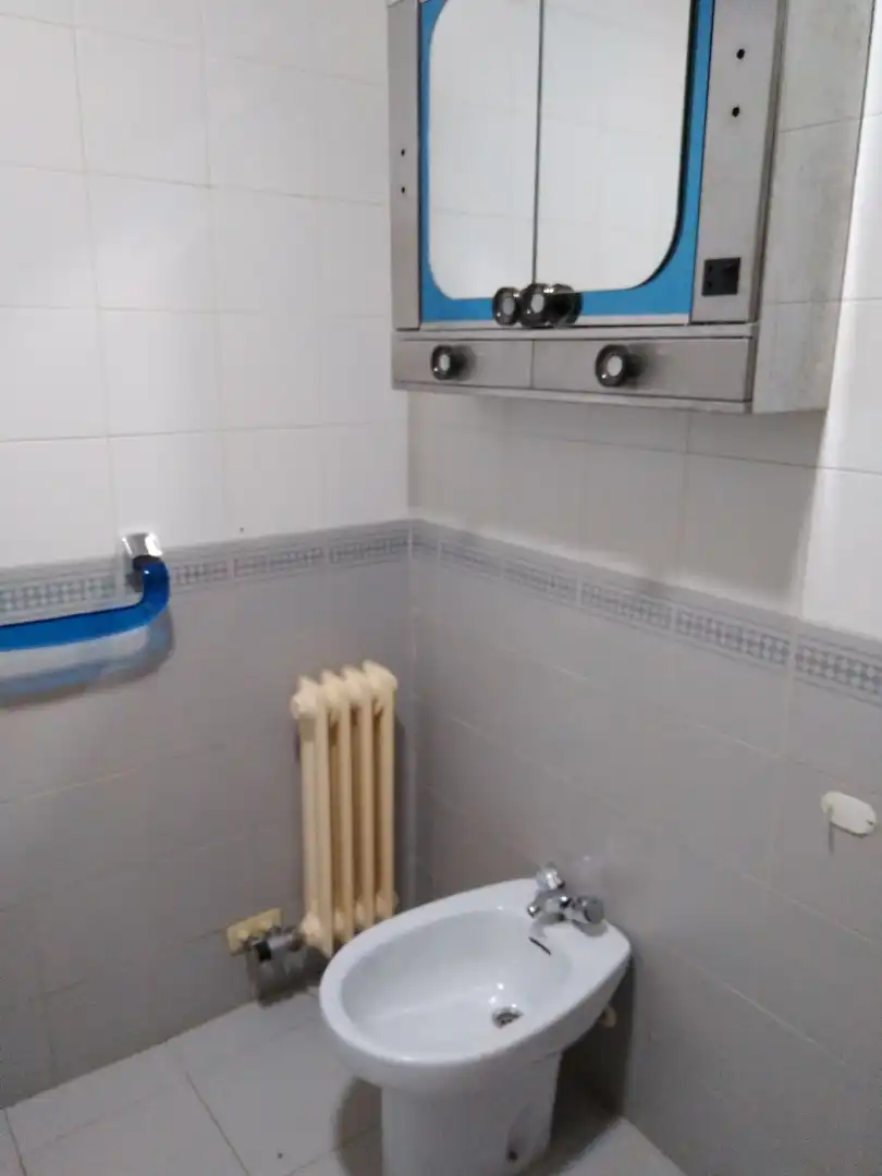 Bany de Apartament de lloguer en Ciudad Real amb Moblat