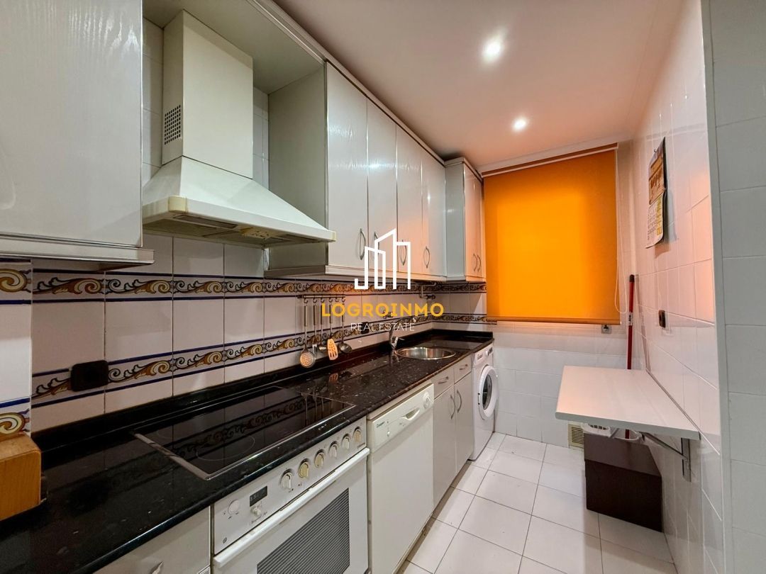 Cocina de Piso en venta en  Logroño con Calefacción, Trastero y Amueblado