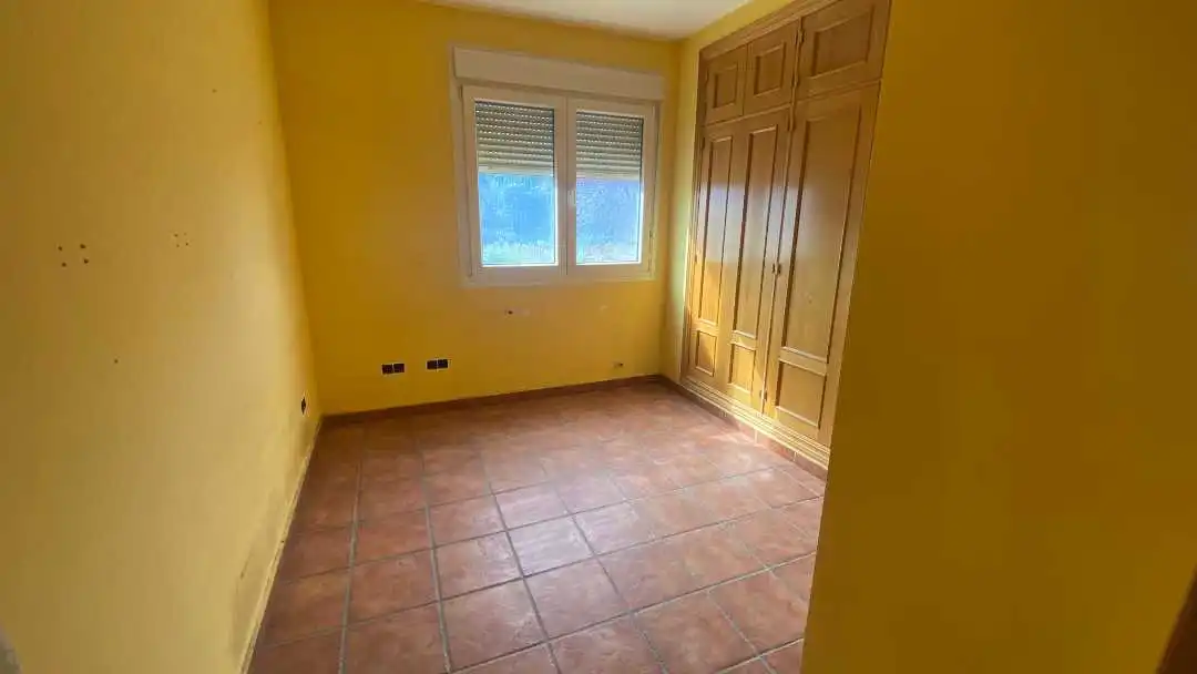 Dormitori de Casa adosada en venda en Tórtola de Henares amb Jardí privat, Terrassa i Balcó
