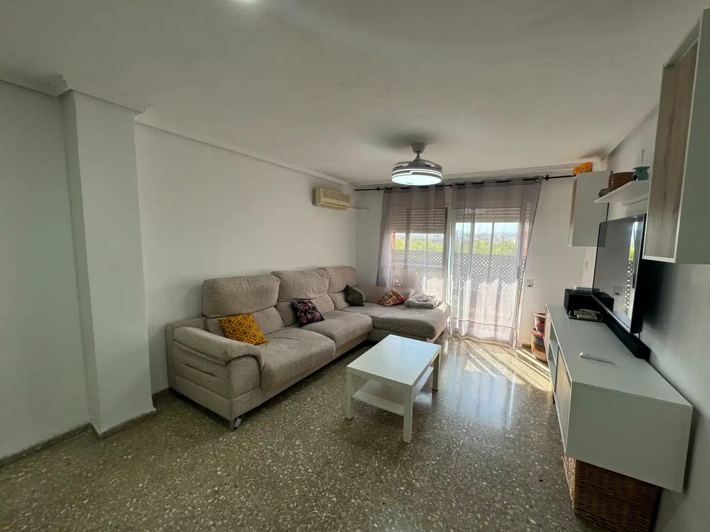 Sala d'estar de Pis en venda en Sagunto / Sagunt amb Aire condicionat, Calefacció i Moblat