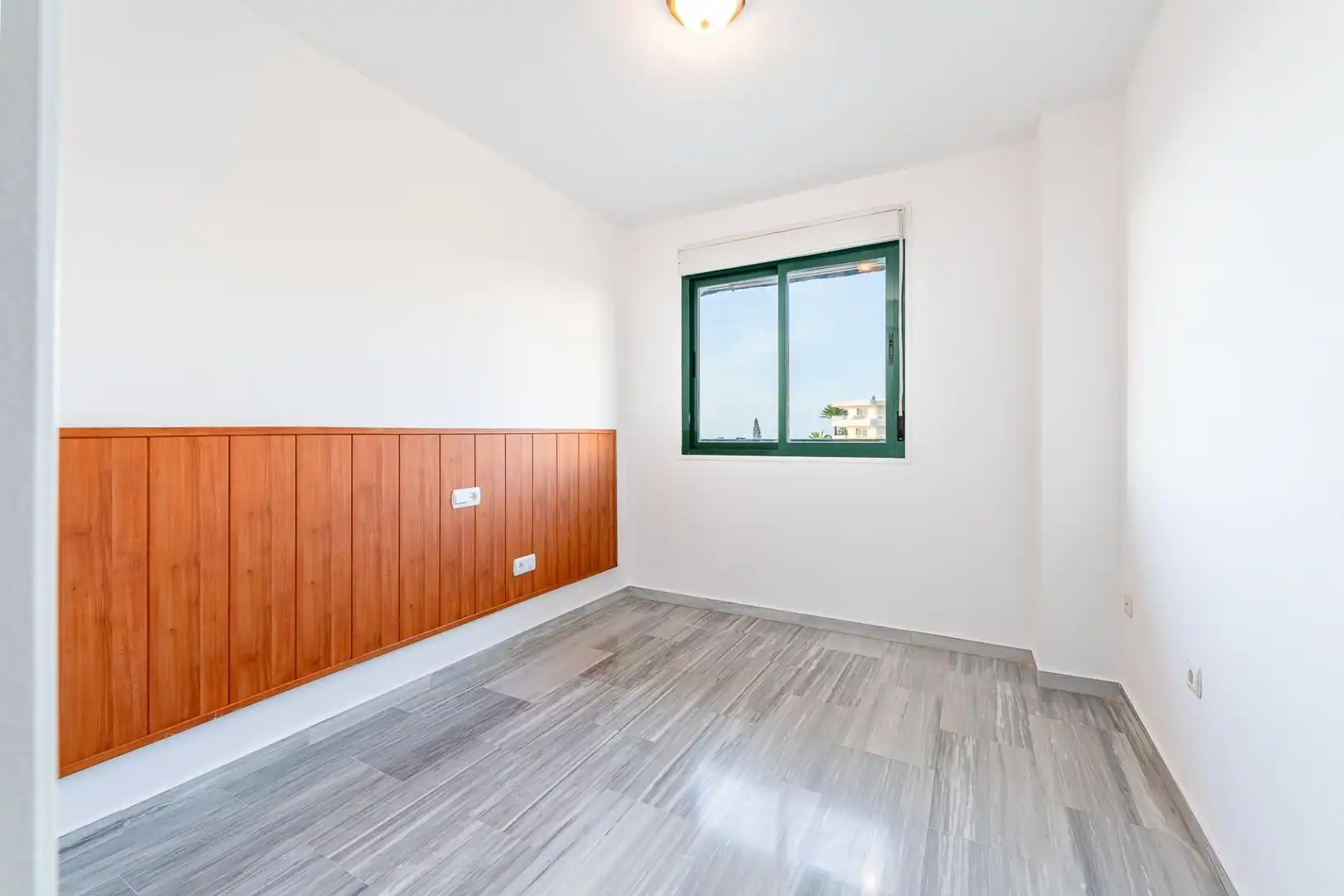Dormitori de Apartament en venda en Torremolinos amb Aire condicionat, Calefacció i Jardí privat