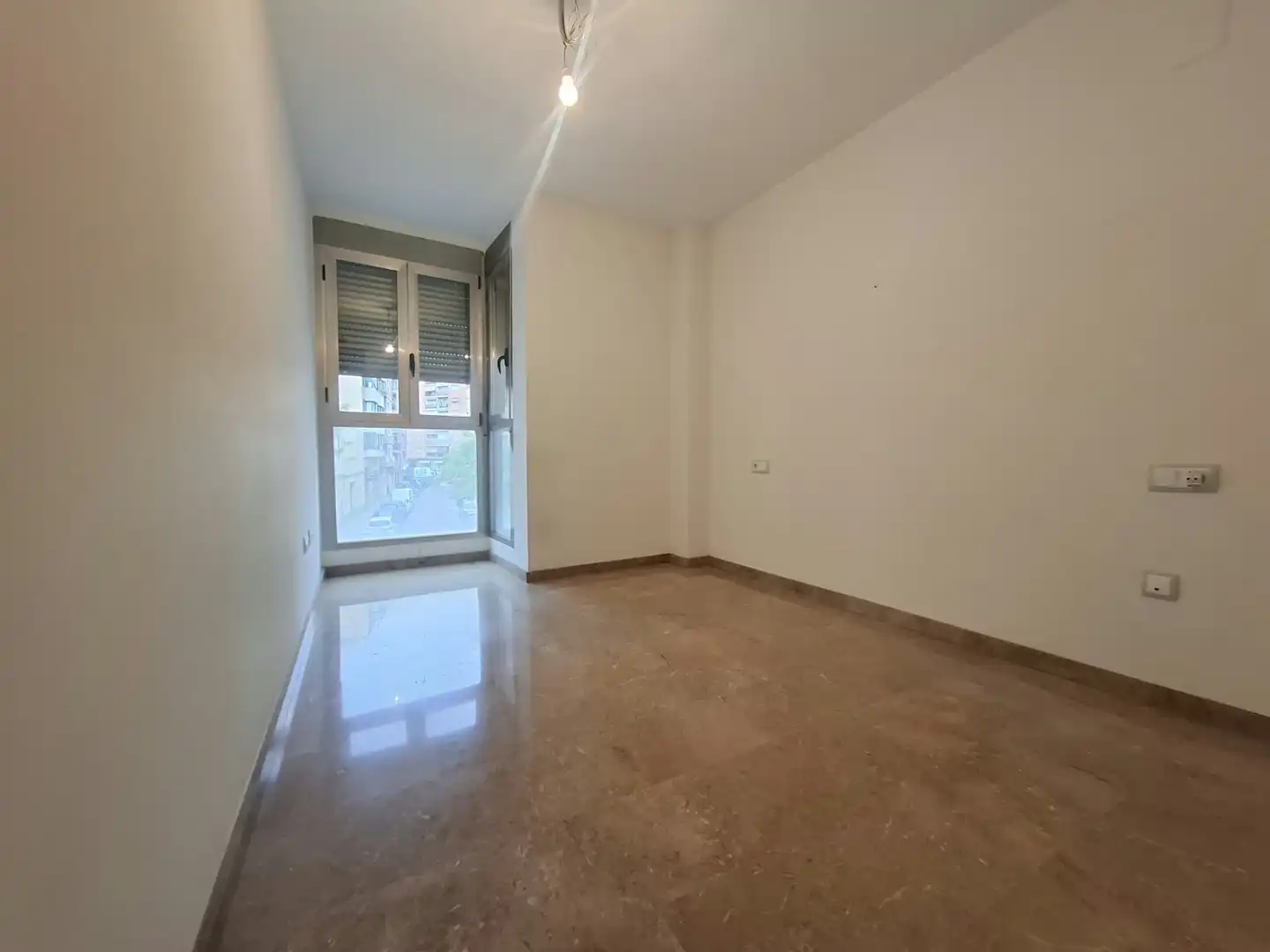 Bedroom of Flat for sale in Valencia  with Air Conditioner and Oven
