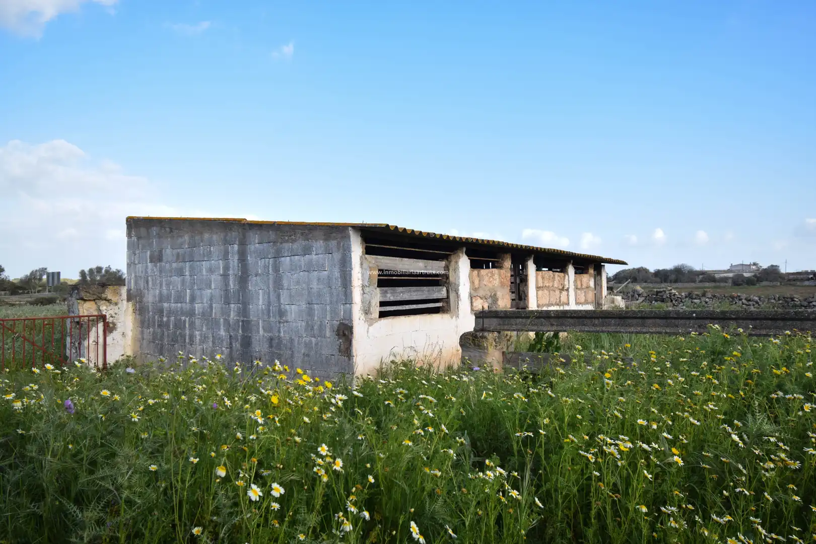 Vista exterior de Terreny industrial en venda en Ciutadella de Menorca