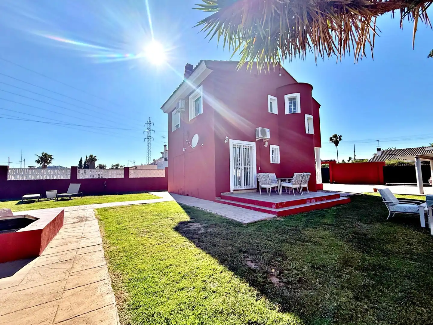 Vista exterior de Casa o xalet en venda en Llíria amb Aire condicionat, Calefacció i Jardí privat