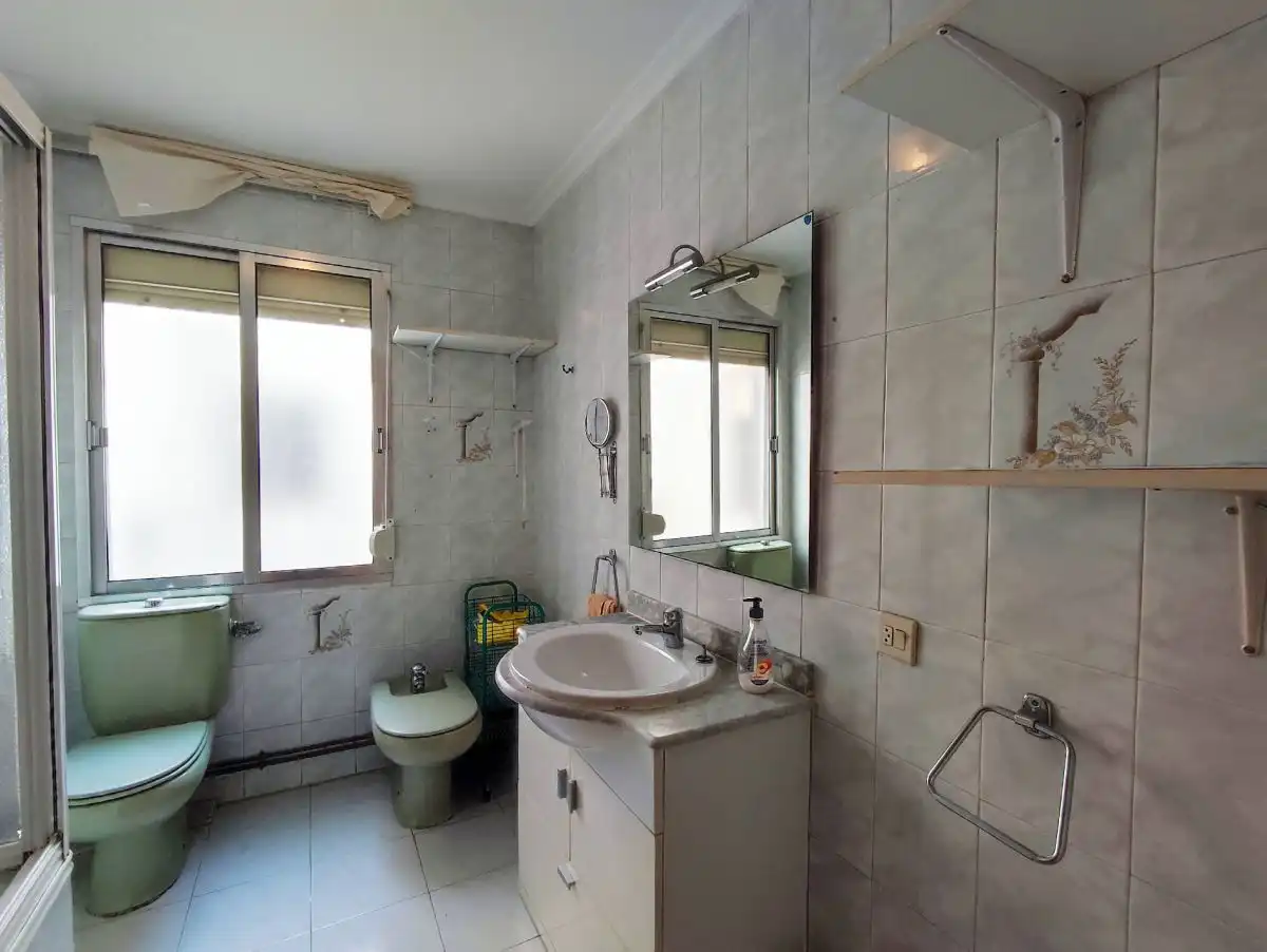 Bathroom of Flat for rent in Salamanca  with Heating and Furnished