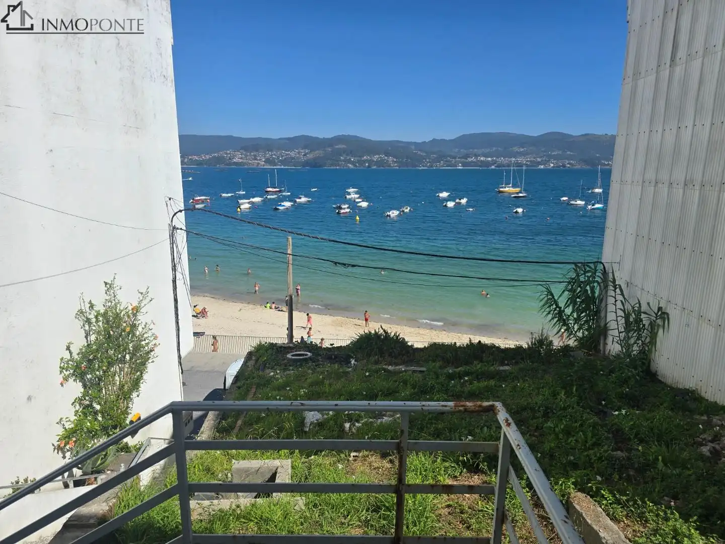 Vista exterior de Casa o xalet en venda en Poio amb Jardí privat