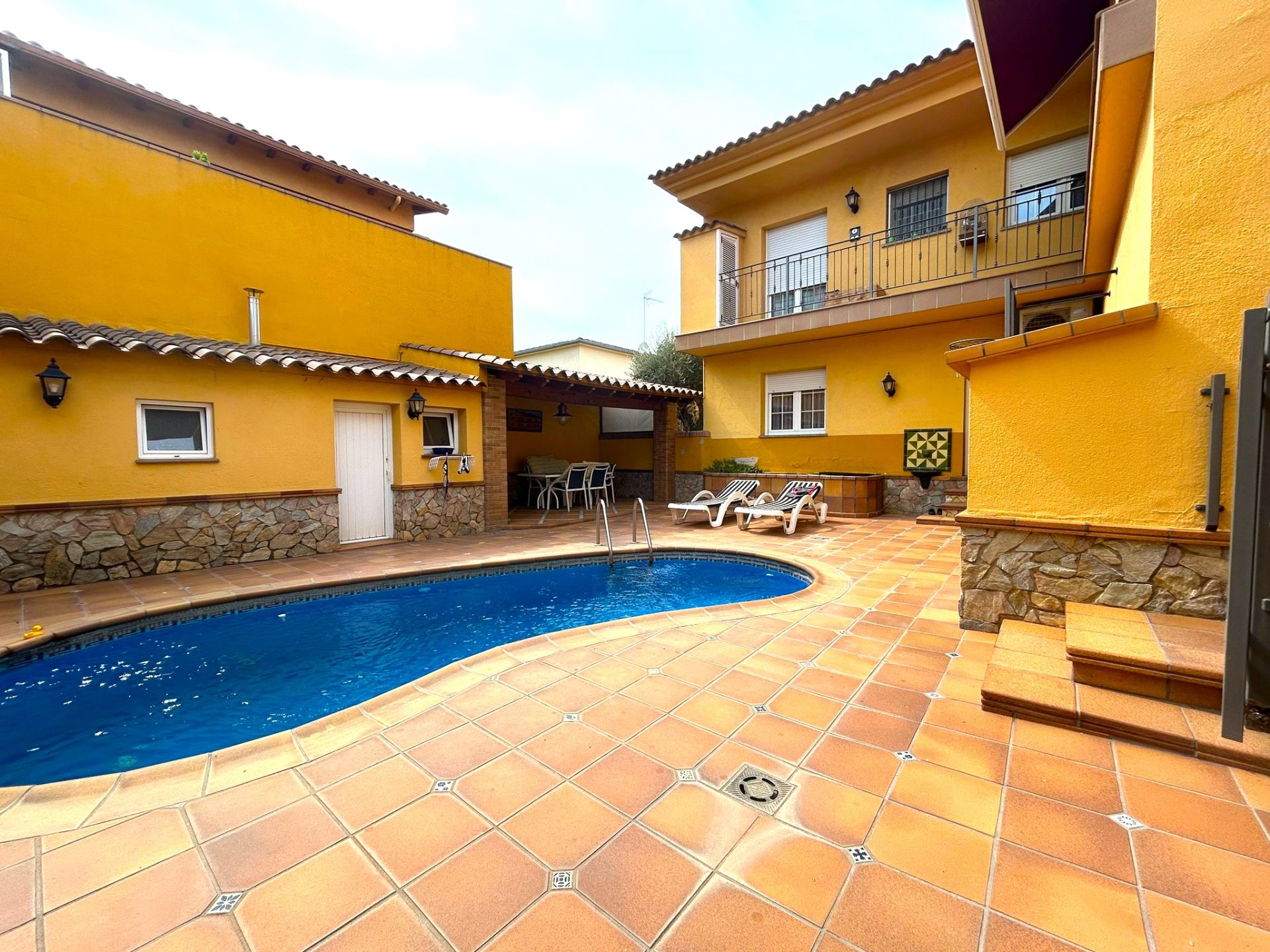 Piscina de Casa o xalet en venda en Sils amb Aire condicionat, Calefacció i Jardí privat