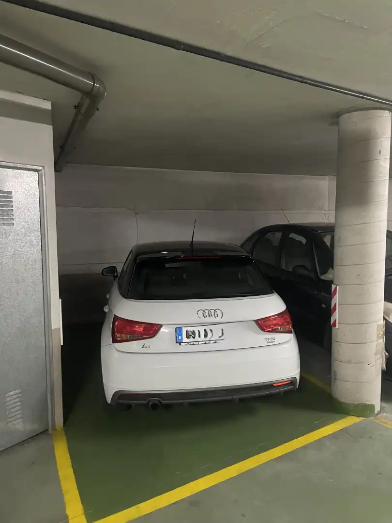 Aparcament de Pis en venda en Cangas  amb Calefacció, Traster i Moblat