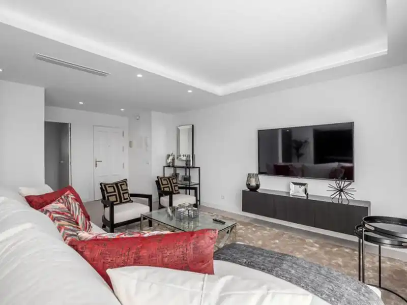 Apartment with terrace to rent in La Quinta, imagen 4