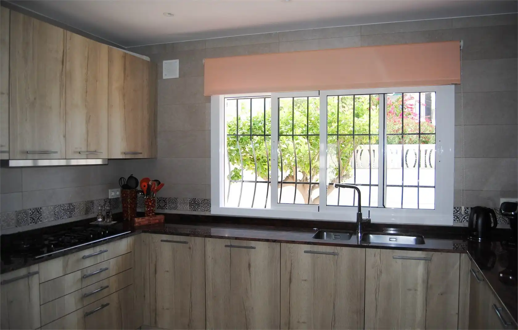 Cocina de Casa o chalet en venta en Vélez-Málaga con Aire acondicionado, Jardín privado y Terraza