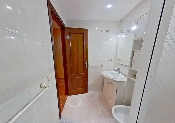 Badezimmer von Wohnung zum Verkauf in Xirivella