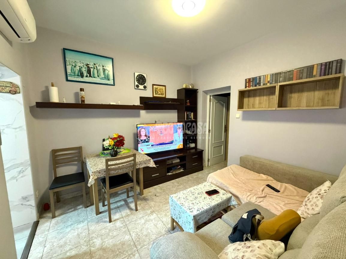 Living room of Flat for sale in  Madrid Capital