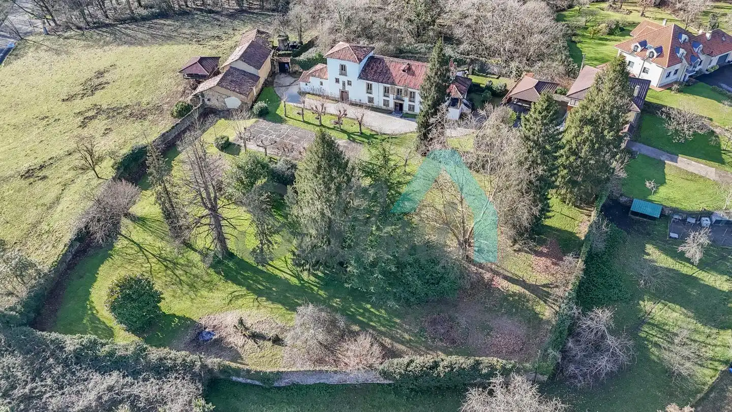 Vista exterior de Casa o chalet en venta en Oviedo  con Jardín privado y Balcón