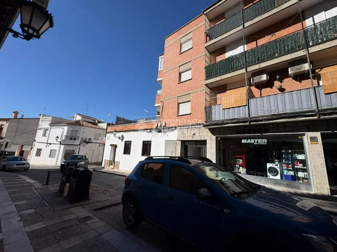 Vista exterior de Piso en venta en Navalcarnero