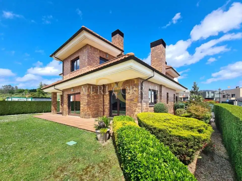 Vista exterior de Casa o chalet en venta en Oviedo  con Calefacción, Jardín privado y Terraza