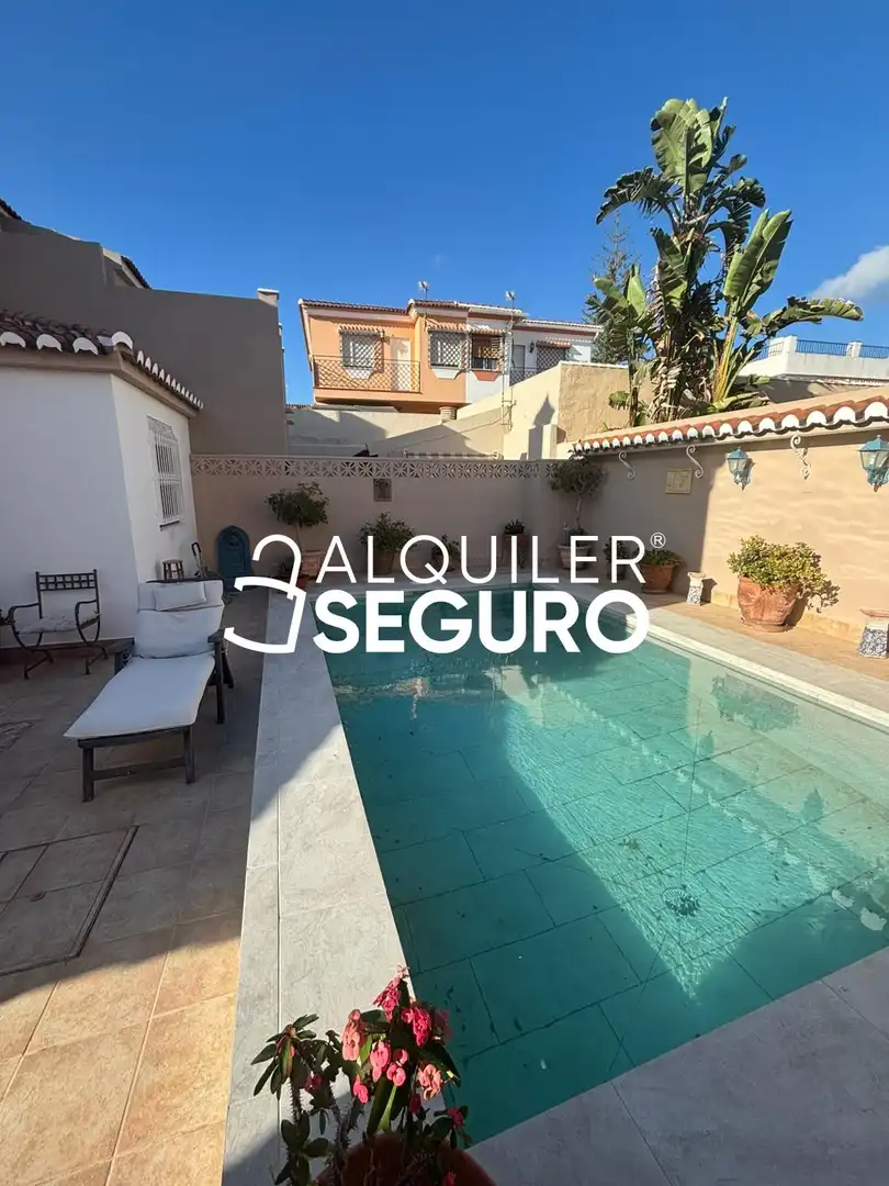 Detached house with pool to rent in Escritor busto previ, imagen 2