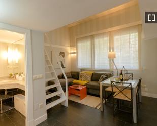 Bedroom of Flat to rent in  Madrid Capital  with Air Conditioner and Balcony