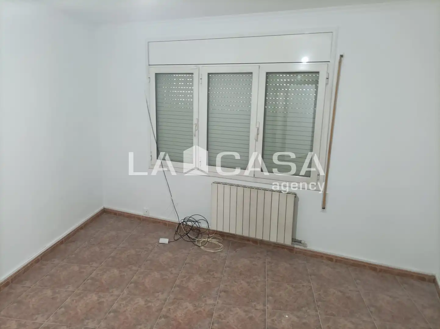 Piso en venta en Santa Coloma de Gramenet con Calefacción, Terraza y Trastero