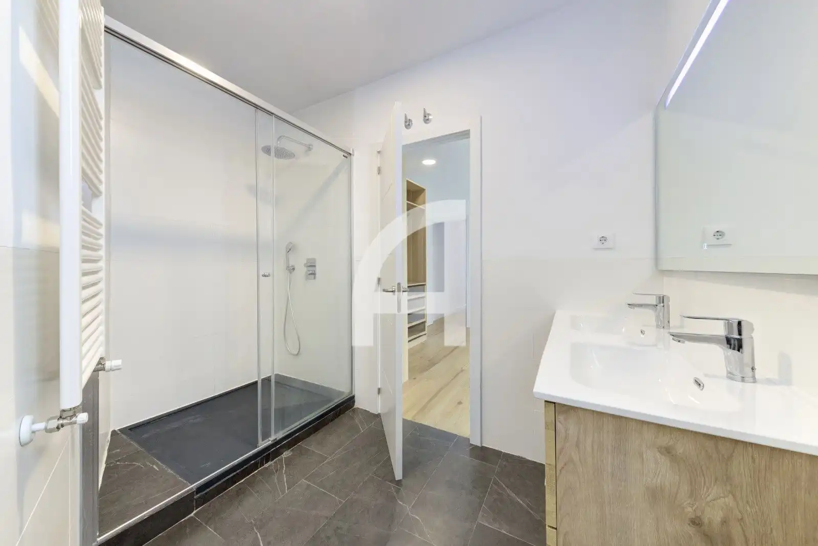 Badezimmer von Dachboden zur Miete in Madrid mit Klimaanlage, Heizung und Terrasse
