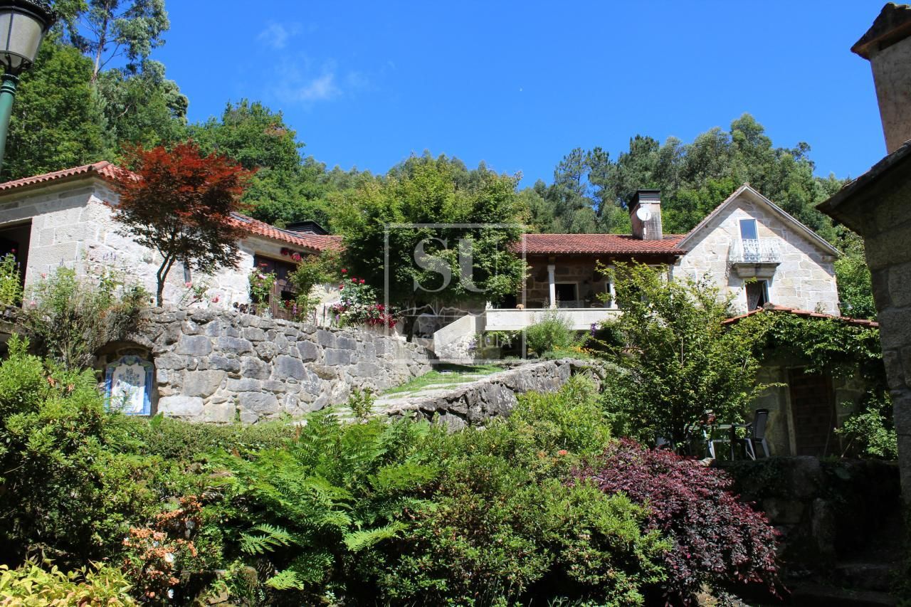 Vista exterior de Casa o xalet en venda en Gondomar amb Calefacció i Jardí privat
