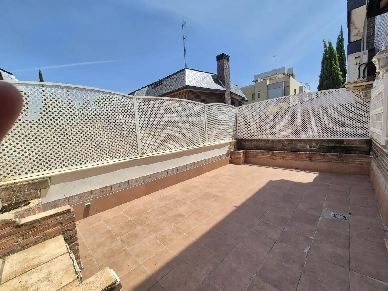 Terrassa de Casa adosada de lloguer en Madrid amb Aire condicionat, Calefacció i Jardí privat