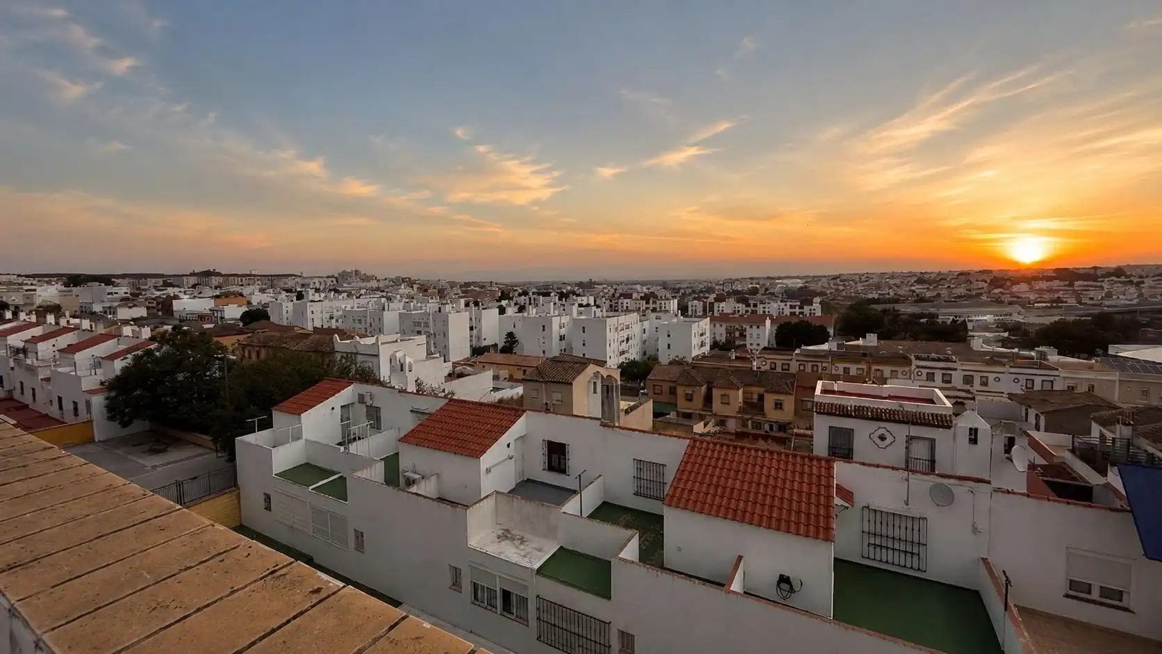 Vista exterior de Casa adosada en venta en Chiclana de la Frontera con Jardín privado, Terraza y Trastero