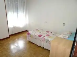 Schlafzimmer von Wohnung zur Miete in Gijón  mit Heizung, Parkett und Möbliert