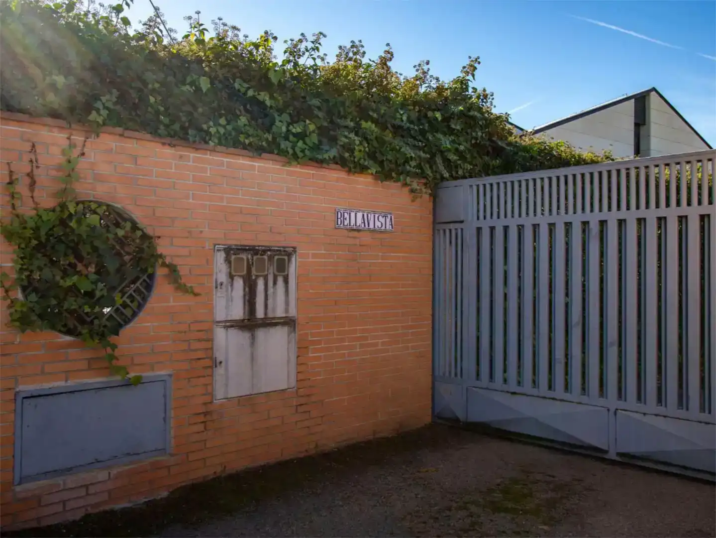 Vista exterior de Casa o chalet en venta en Boadilla del Monte con Aire acondicionado, Piscina y Balcón