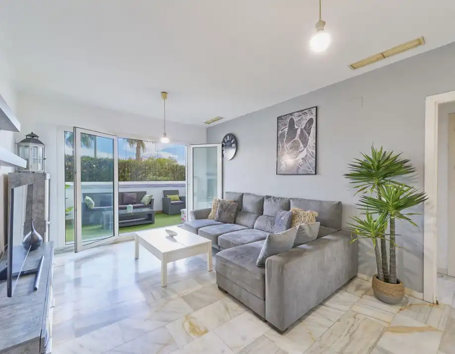 Flat with pool for sale in Torrequebrada, imagen 4