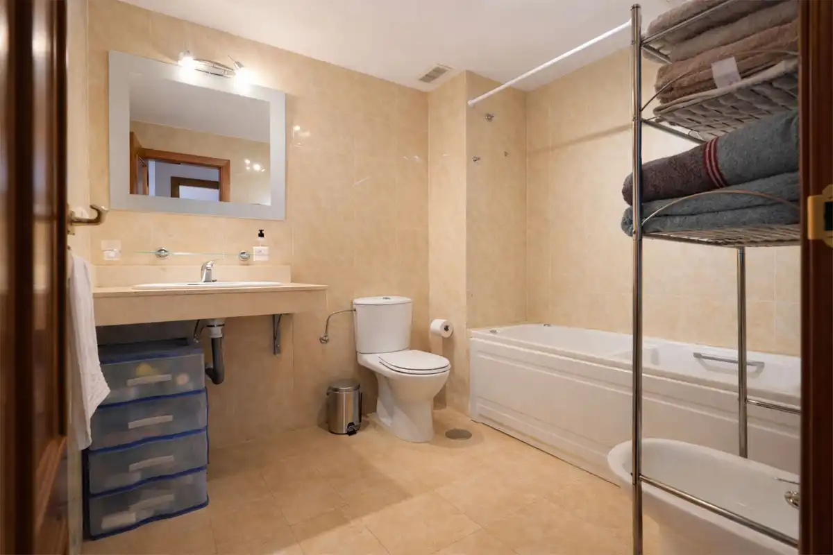 Baño de Dúplex en venta en Mijas con Terraza y Piscina comunitaria
