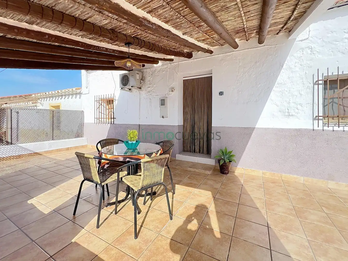 Außenansicht von Einfamilien-Reihenhaus zum Verkauf in Cuevas del Almanzora mit Privatgarten, Terrasse und Möbliert