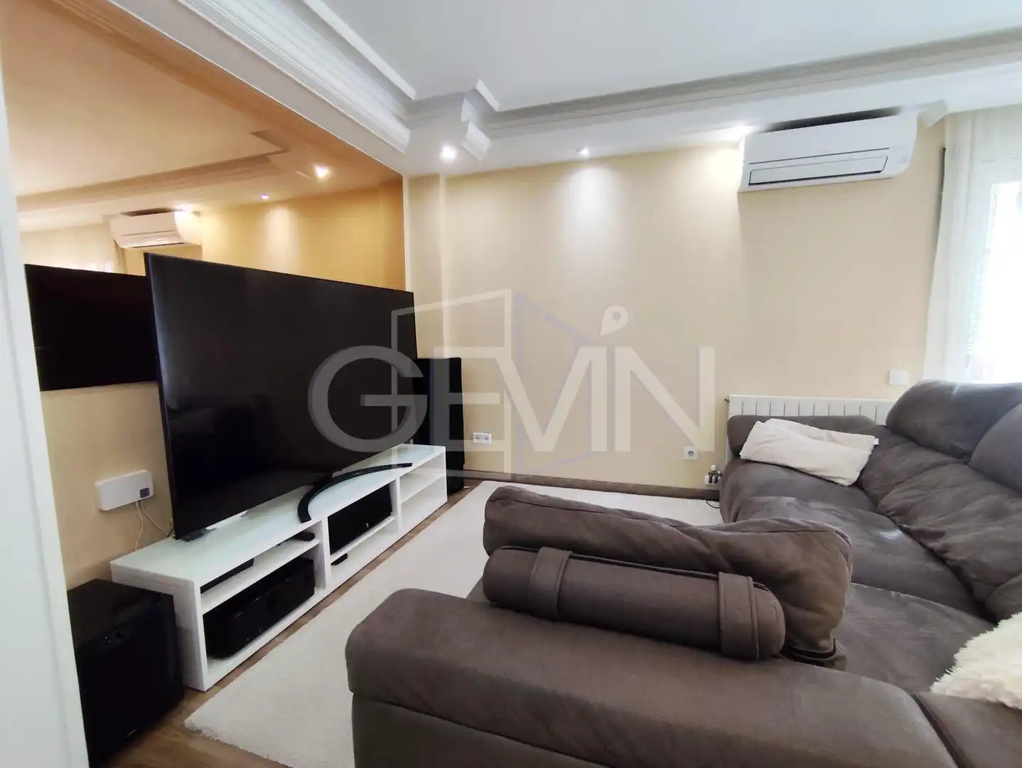 Sala de estar de Piso en venta en Santa Perpètua de Mogoda con Aire acondicionado, Calefacción y Parquet
