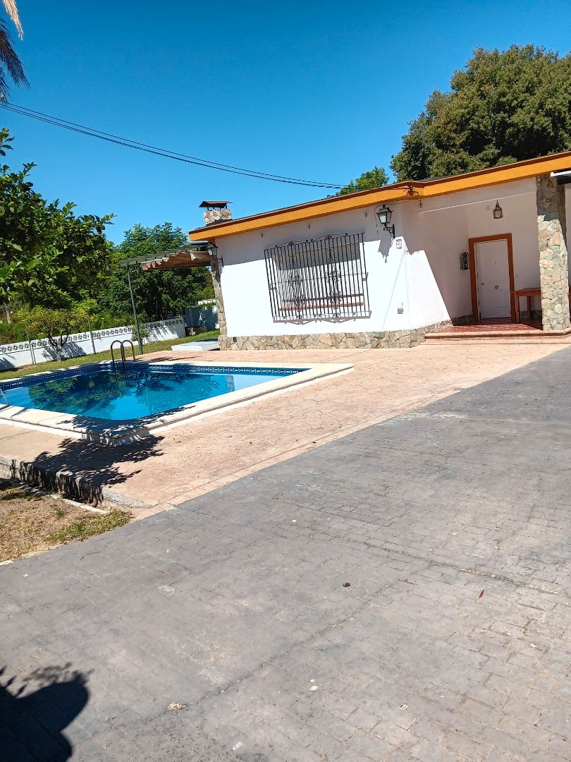 Swimming pool of House or chalet to rent in Sanlúcar la Mayor  with Air Conditioner, Private garden and Storage room
