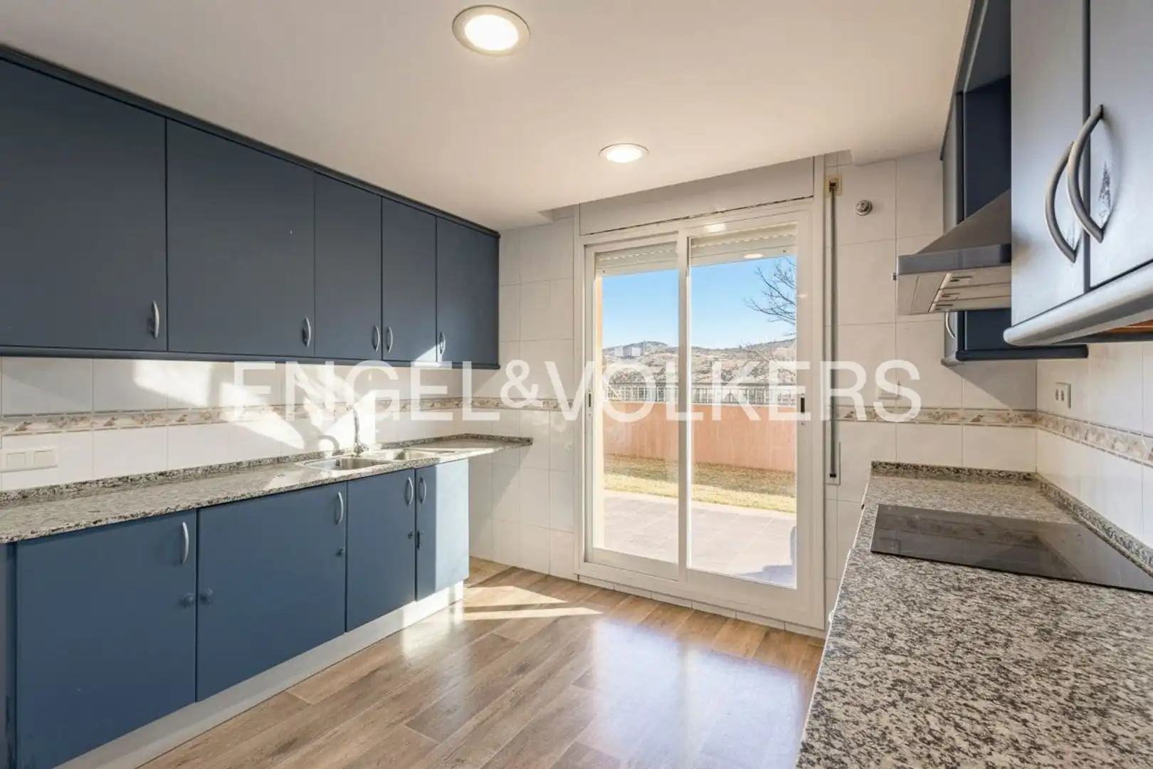 Cocina de Casa o chalet en venta en Vallirana con Calefacción, Jardín privado y Parquet