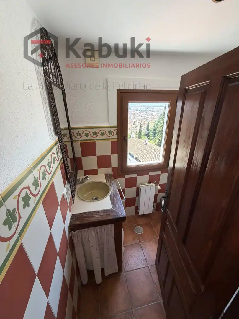 Bathroom of Flat for rent in Granada  with Air Conditioner, Heating and Terrace