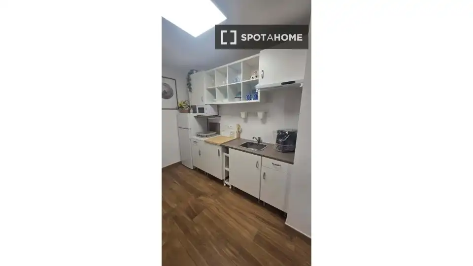 Küche von Wohnung zur untervermieten in Málaga mit Klimaanlage, Terrasse und Möbliert