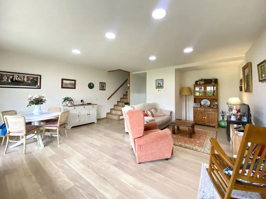 Sala d'estar de Casa o xalet en venda en Vitoria - Gasteiz amb Calefacció, Jardí privat i Traster