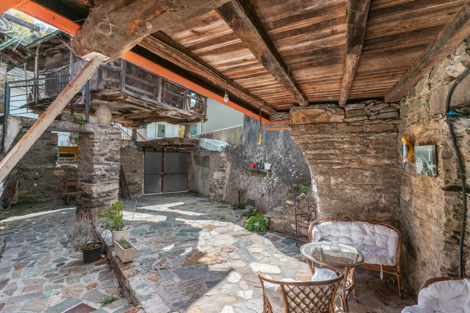 Terrassa de Casa o xalet en venda en Cangas del Narcea amb Calefacció, Jardí privat i Terrassa