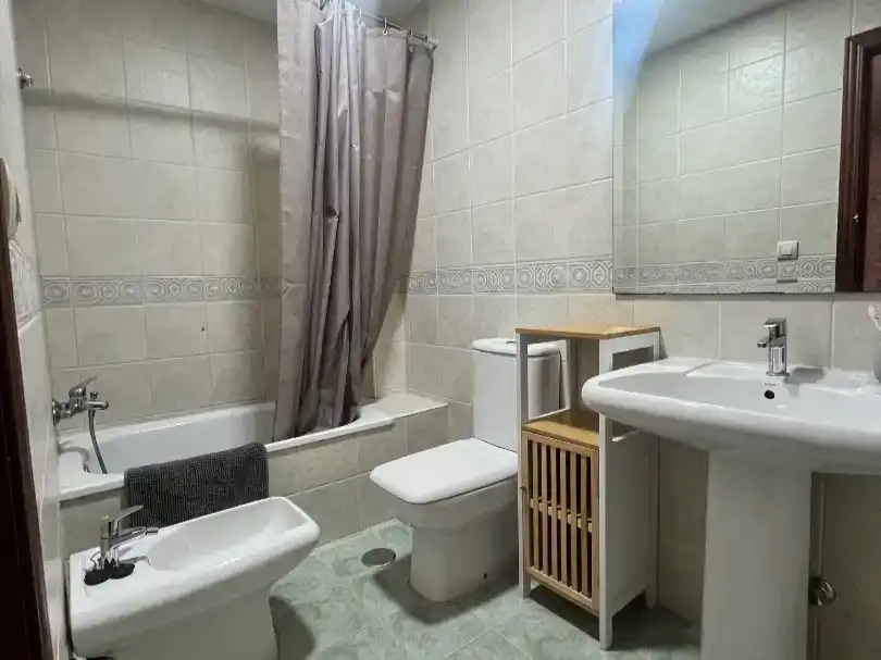 Baño de Dúplex de alquiler en Jaén con Aire acondicionado, Amueblado y Balcón