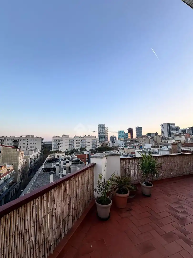 Terraza de Ático en venta en L'Hospitalet de Llobregat con Calefacción y Terraza