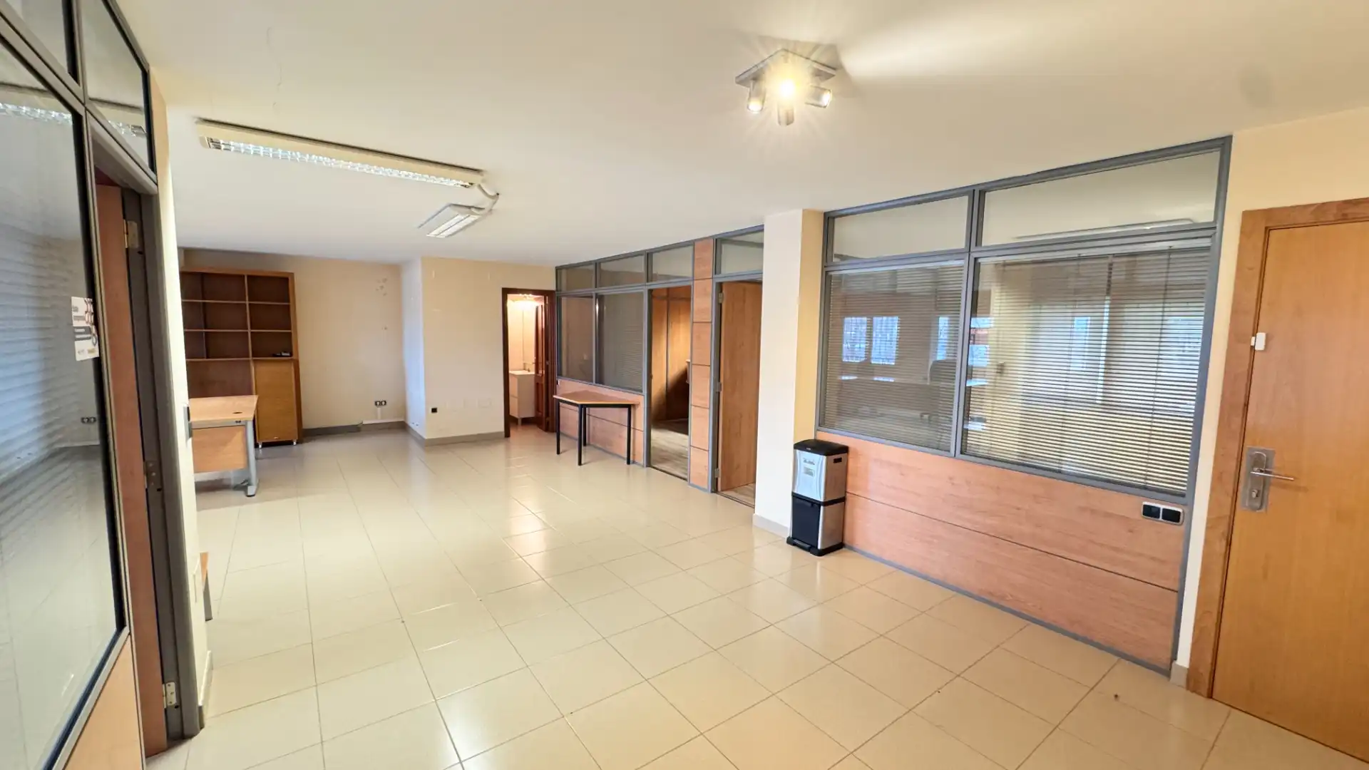 Büro zur Miete in Arteixo mit Terrasse, Möbliert und Balkon