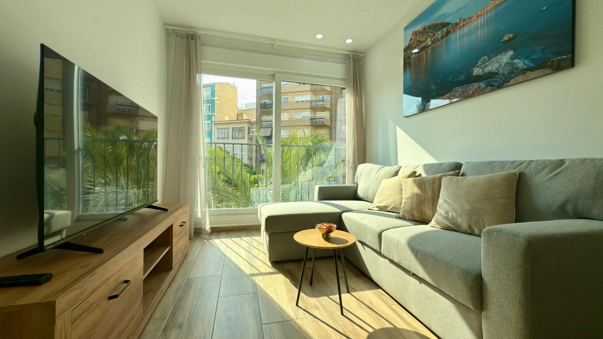 Sala d'estar de Apartament de lloguer en Alicante / Alacant amb Aire condicionat, Piscina i Piscina comunitària