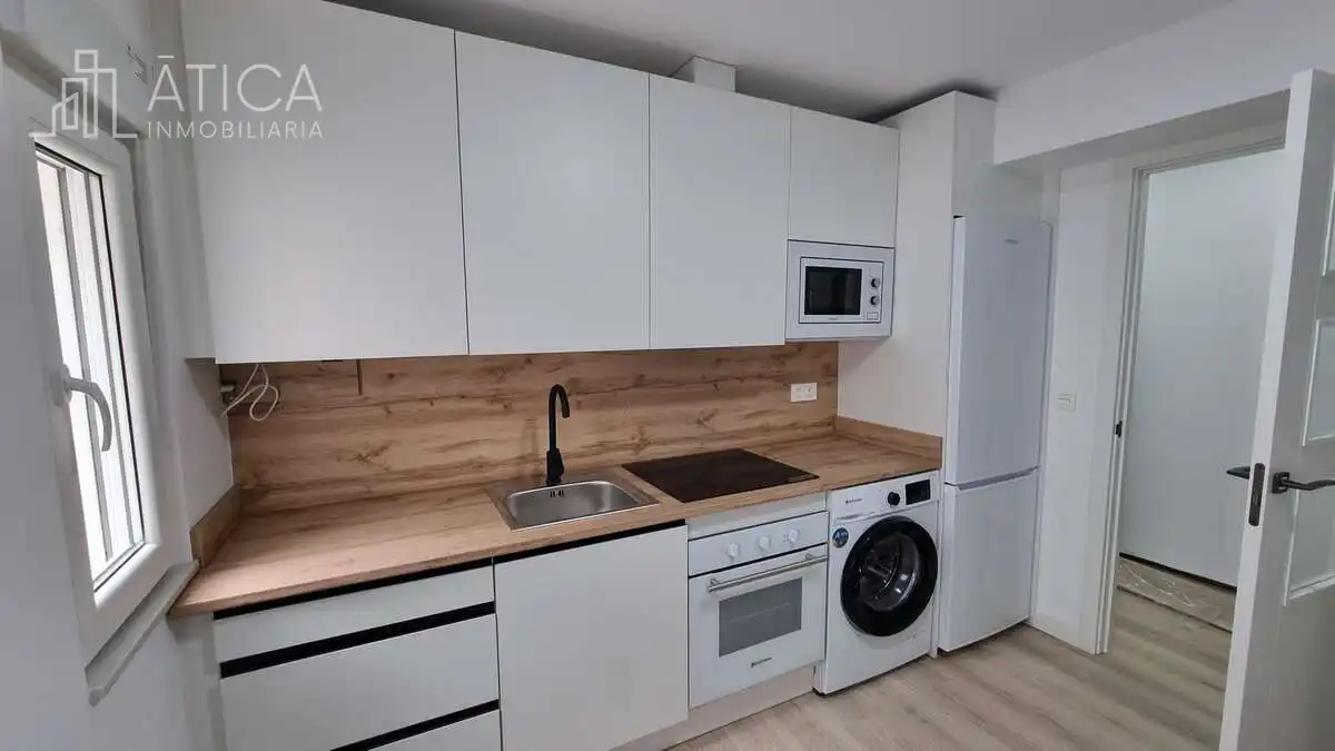 Cuina de Pis de lloguer en Salamanca amb Calefacció i Moblat